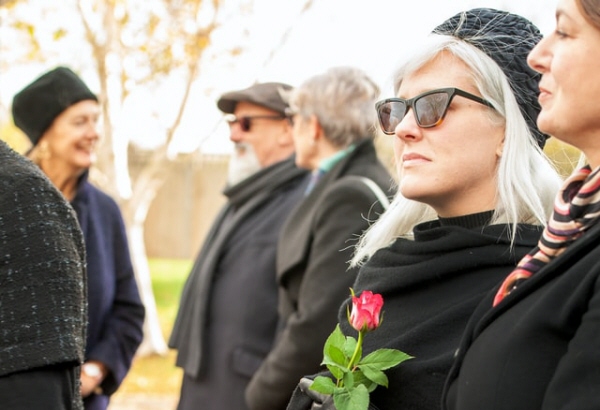 Things to Say to Grieving Families at Funeral Homes