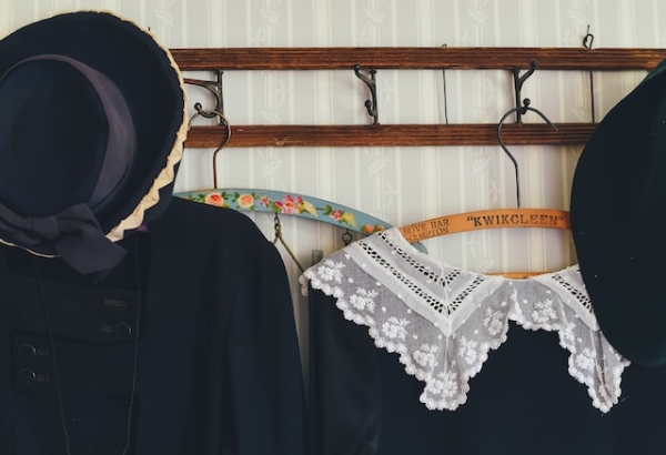 Funeral Dress Code: Traditions and Modern Trends Funeral Dress Code: Traditions and Modern Trends