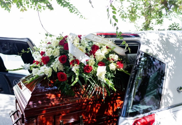 Attending a funeral can be a stressful experience. Learn how best to behave, in today's article.