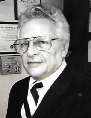 Photo of Dr. Thomas Snyder