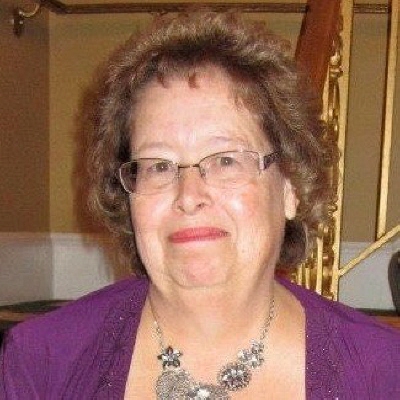Photo of Suzanne Moros