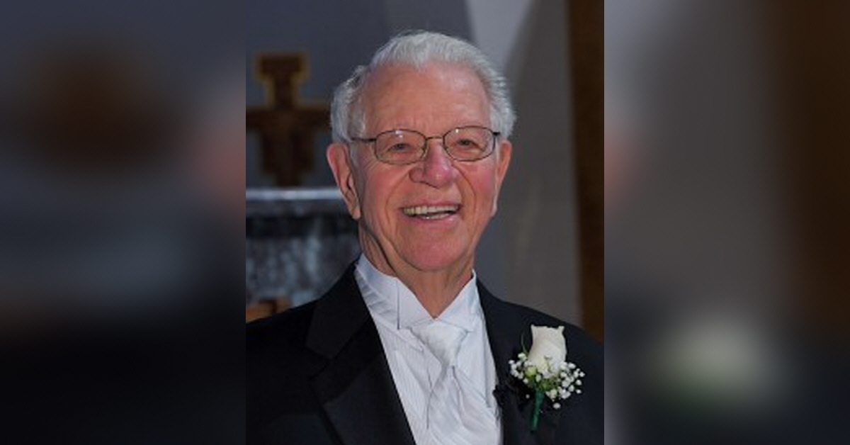 Robert E. MacDonald Obituary Visitation & Funeral Information