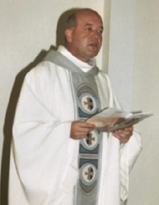 Photo of Father Wayne Cummings