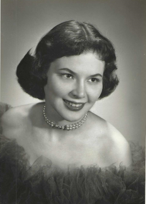 Photo of Lois MacMillan