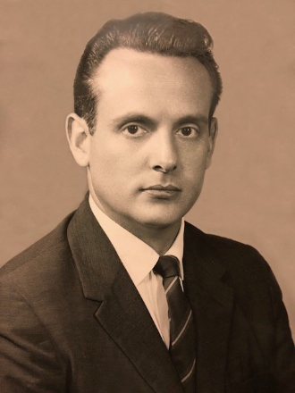 Photo of Dr. Eduardo Alvarez
