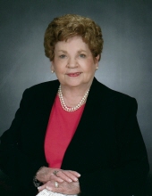 Photo of Ellie Ray