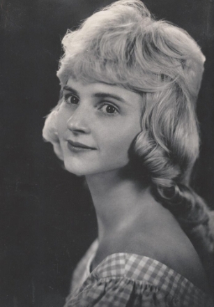 Photo of Gail Wiggins (nee Durant)