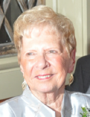 Photo of Lillian Nadeau