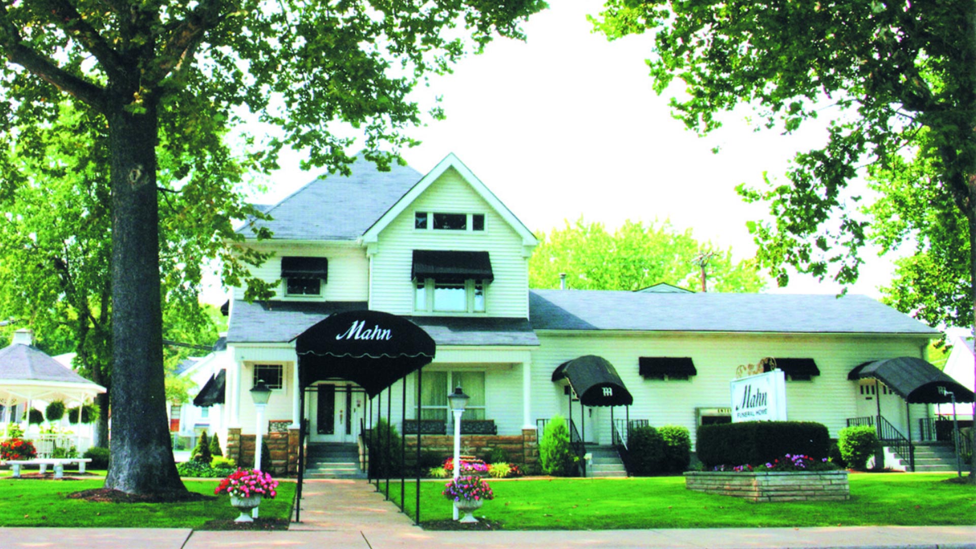 DeSoto Location Mahn Funeral Home Inc