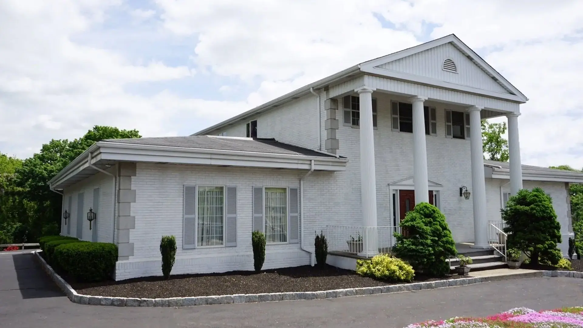 Commerce Hill Radozycki Funeral Home Bridgeport, CT