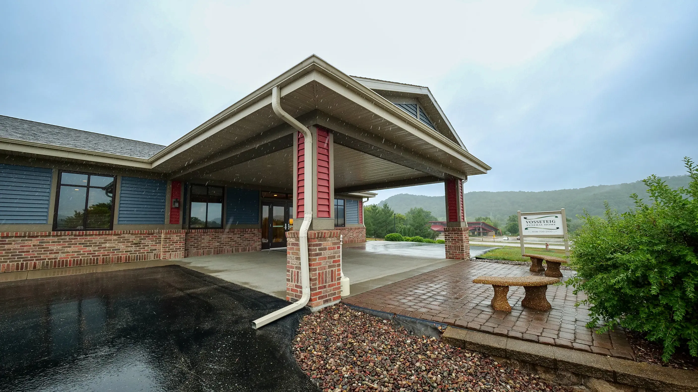 Vosseteig Larson Funeral Home - yxw871j