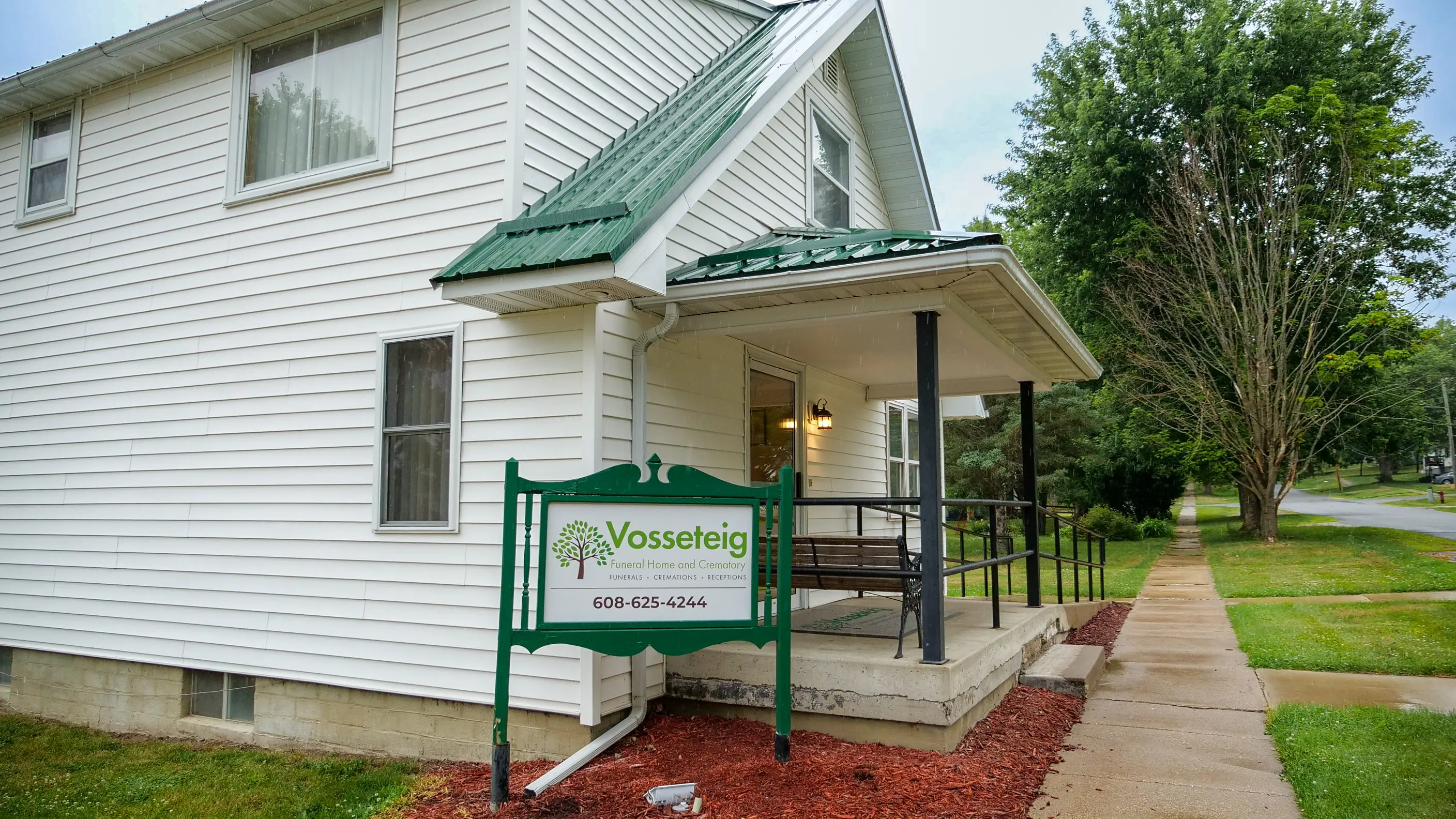Vosseteig Larson Funeral Home - 6ymgaj9